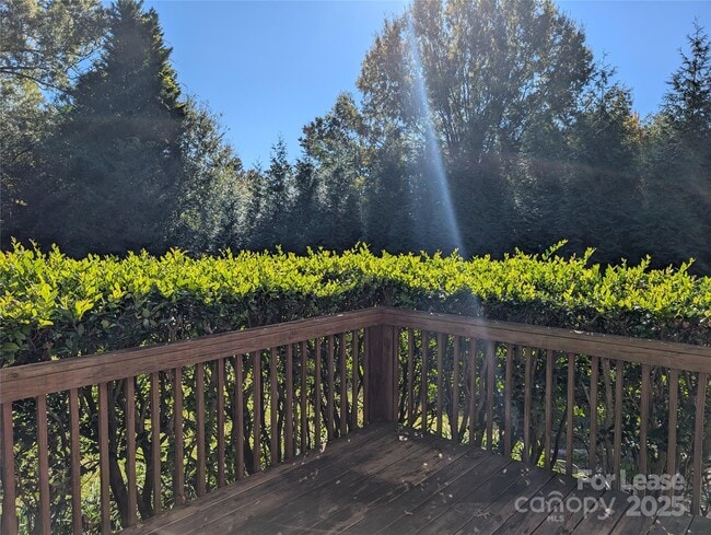 Building Photo - 160 Stone Ridge Ln