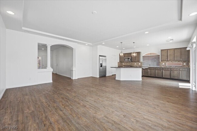 Building Photo - 9353 Grand Reve St