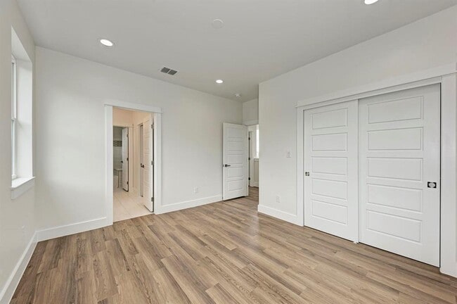 Building Photo - 401 Delmar Ave