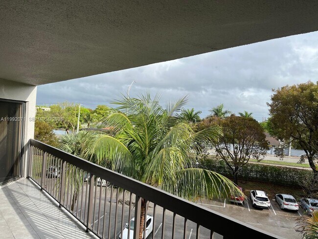 Building Photo - 8810 SW 132nd Pl