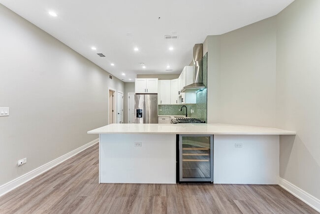 Building Photo - 4937 N Albany Ave