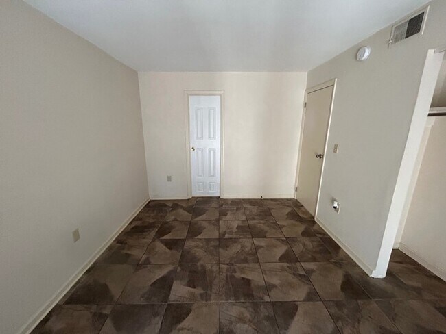 Building Photo - 3609 Juneau Rd