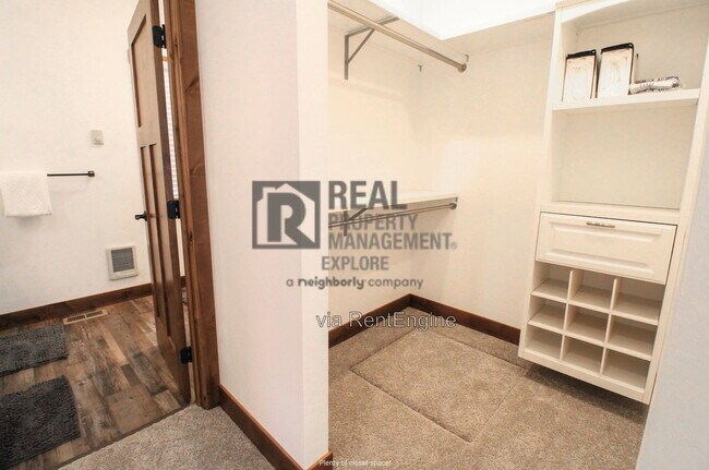 Building Photo - 1029 4th Ave W