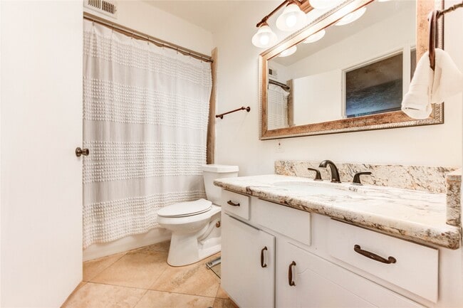 Building Photo - 13050 Trail Hollow Dr