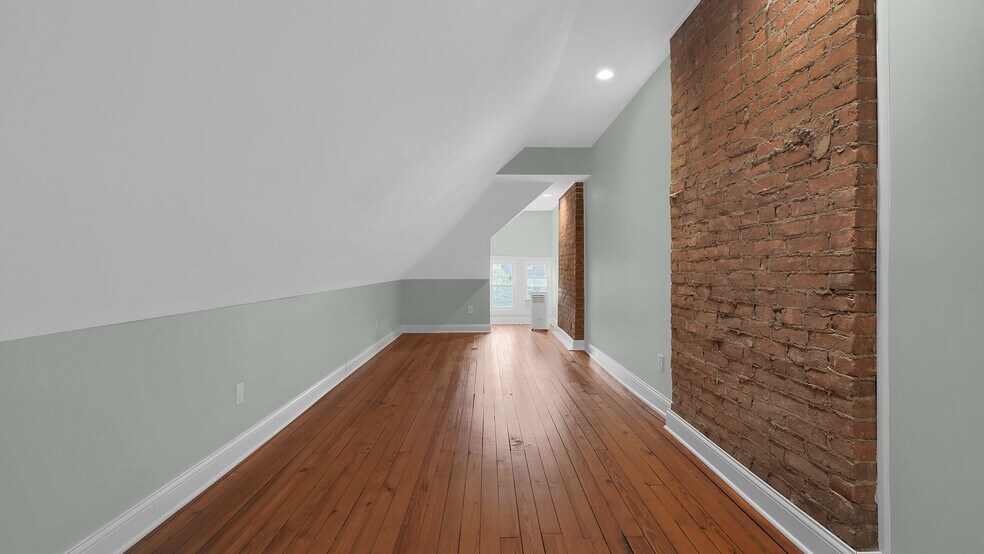 Building Photo - 739 Wilson Ave
