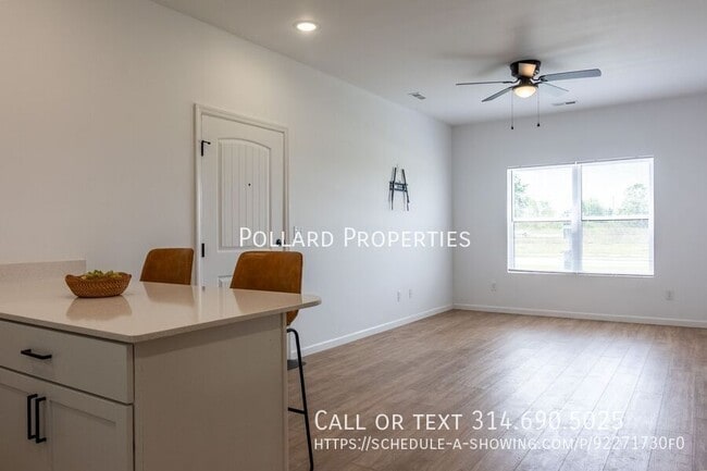 Building Photo - 821 Parkview Dr