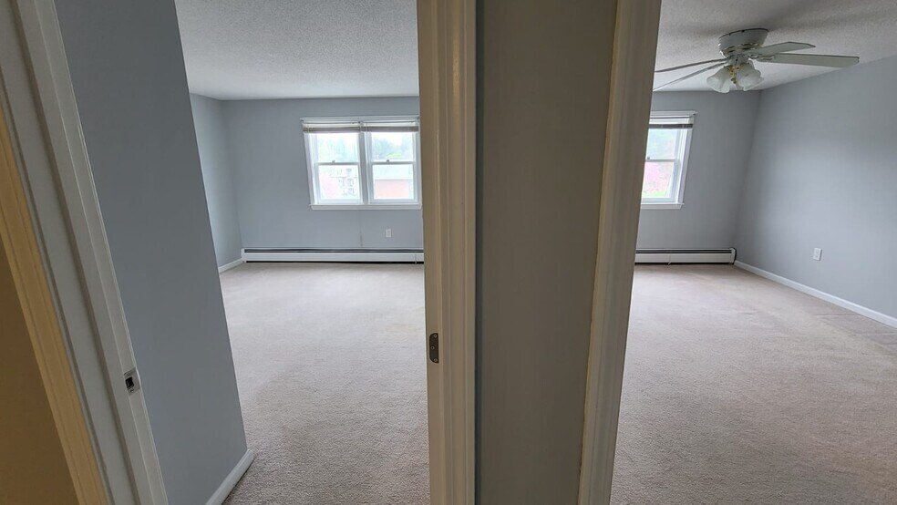 Building Photo - 2 New Haven Dr