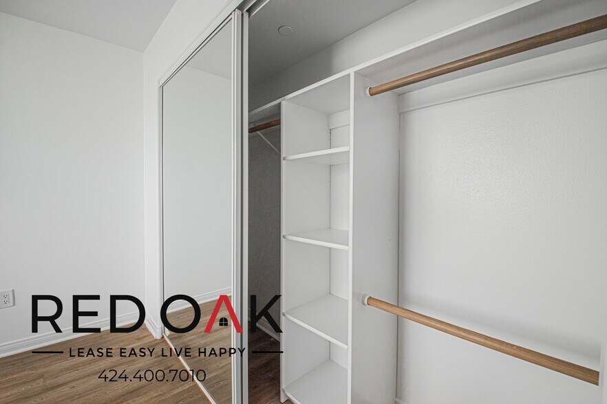 Building Photo - 326 S Westlake Ave