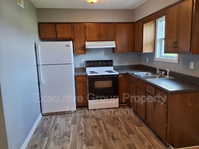 Building Photo - 355 Elmwood Dr