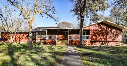 Building Photo - Spacious 4 Bedroom Home