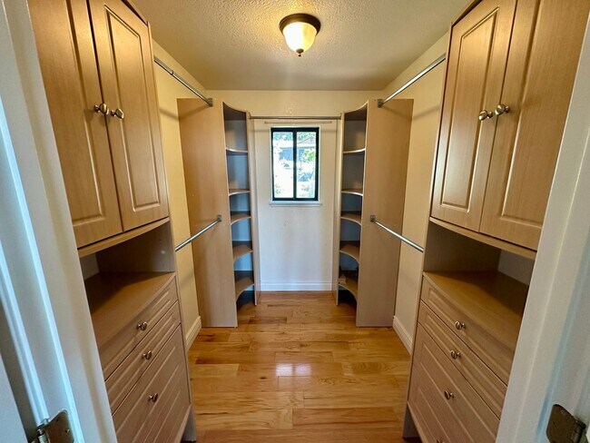 Building Photo - Beautiful 4-Bedroom Home with Stunning Views in Lake Wildwood, Penn Valley