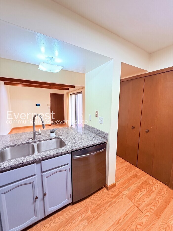 Building Photo - 5369 Wright Way W