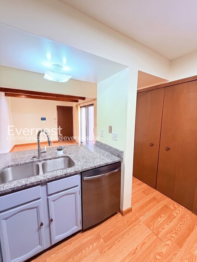 Building Photo - Modern Comfort with Ample Space - 2 Bed, 3 Bath, 1481 SqFt  | Pet Friendly | Available Now!