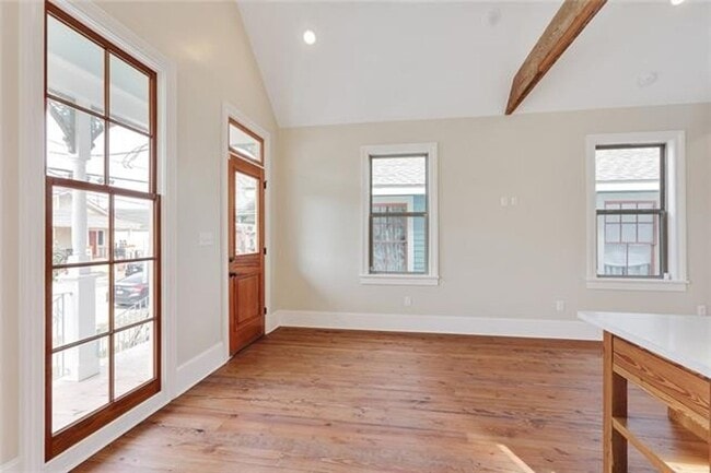 Building Photo - 1562 N Prieur St