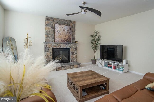 Building Photo - 20 Aster Ln