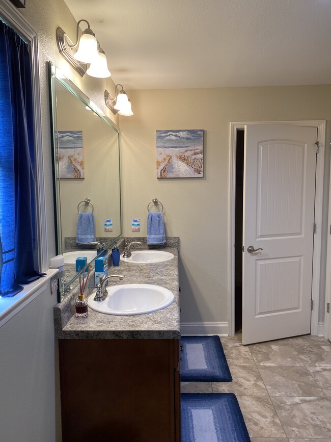 En Suite - 12366 Copperwood Dr