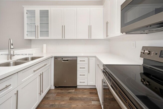 Building Photo - 4465 SW 160th Ave