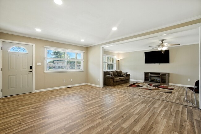 Building Photo - 1037 Randall Ct