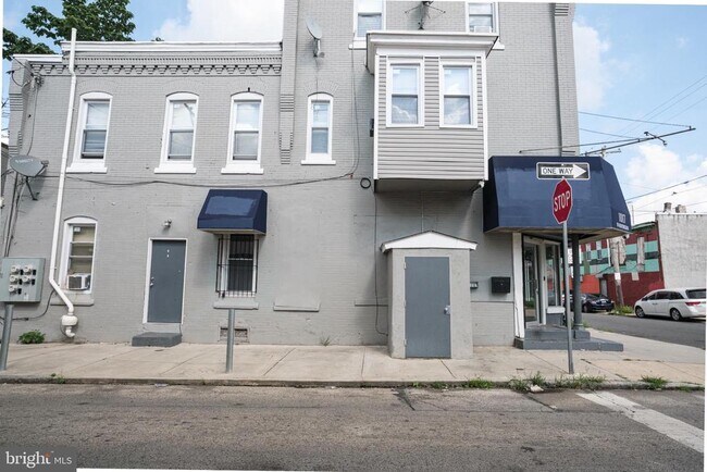 Building Photo - 1017 W Huntingdon St