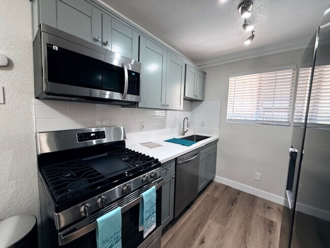 Primary Photo - Beautiful 2 Bedroom 1.5 Bath Home