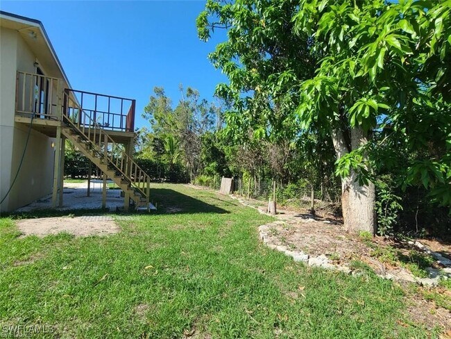 Building Photo - 18200 Phlox Dr