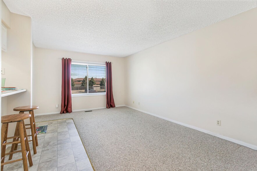 Living Room - 32 Coventry Ln