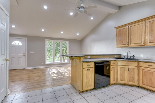 Building Photo - 5710 N 68th St