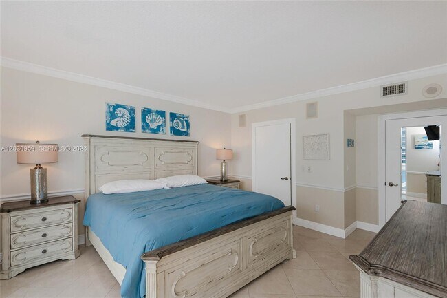 Building Photo - 8855 Collins Ave