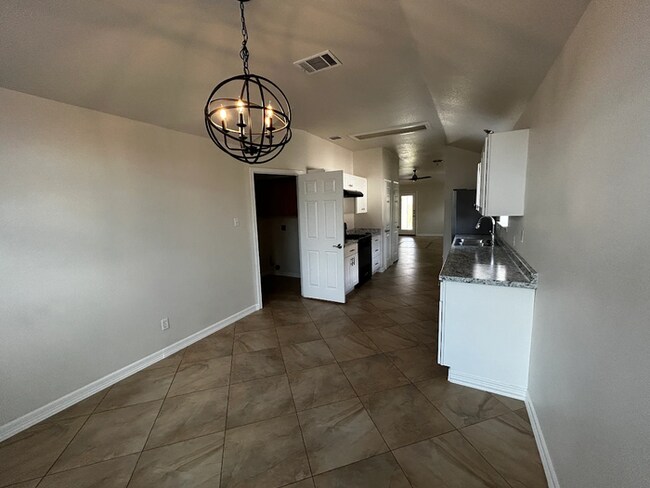 Building Photo - Move-In Ready 3BR/2BA in Round Rock - Enjoy One Month Free Rent When You Move In by November