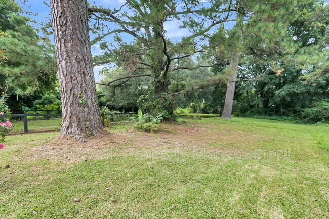 Building Photo - 1752 Skinner Ave