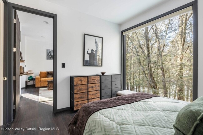 Building Photo - 70 Raybrook Dr