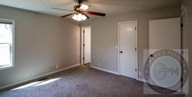 Building Photo - Millard 3 bed 3 bath with Park Access!