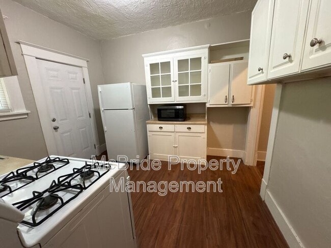 Building Photo - 1110 Troupe St