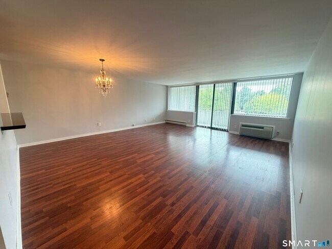 Building Photo - 1460 Elm St