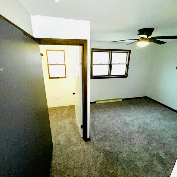 Primary bedroom - 412 Pearl Lake Rd