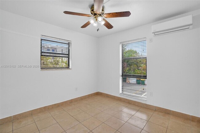 Building Photo - 1600 S Le Jeune Rd