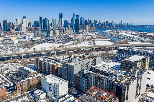 Building Photo - 424 Whiton St