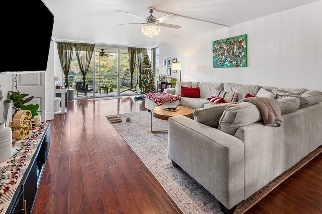 Building Photo - 3930 Oaks Clubhouse Dr