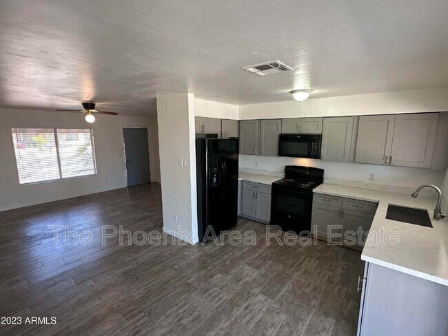 Building Photo - 303 W Mesquite St