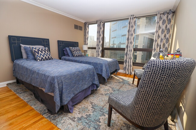 Building Photo - 360 E Randolph St