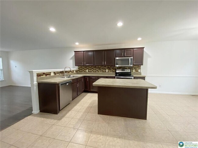 Building Photo - 2150 Rolling Meadow Dr