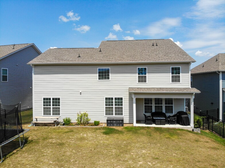 Building Photo - 2010 Saddlebred Dr