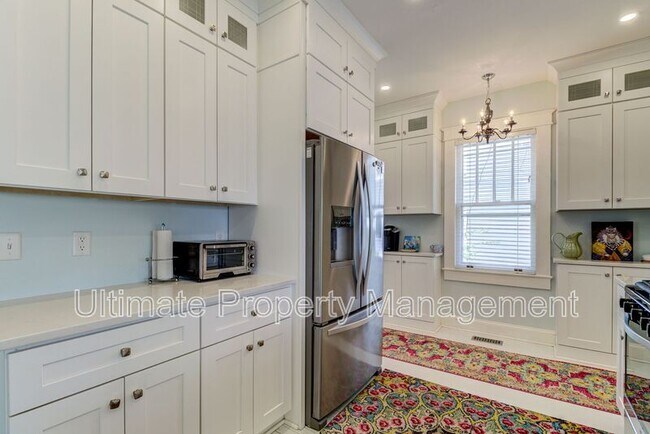 Building Photo - 206 Nun St