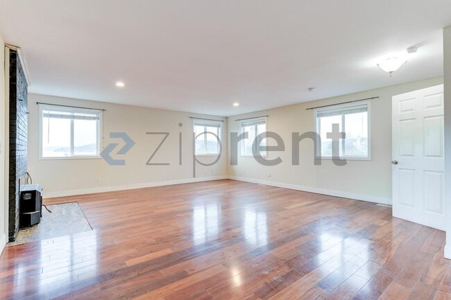 Building Photo - 10123 Cornell Ave S