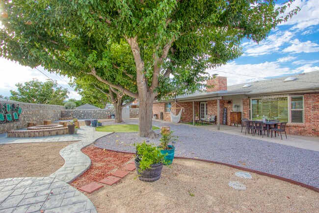 Building Photo - 9104 W H Burges Dr