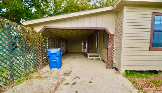 Building Photo - 2114 S Ave F