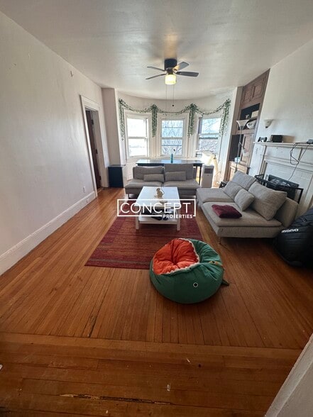 Building Photo - 52 Fenway