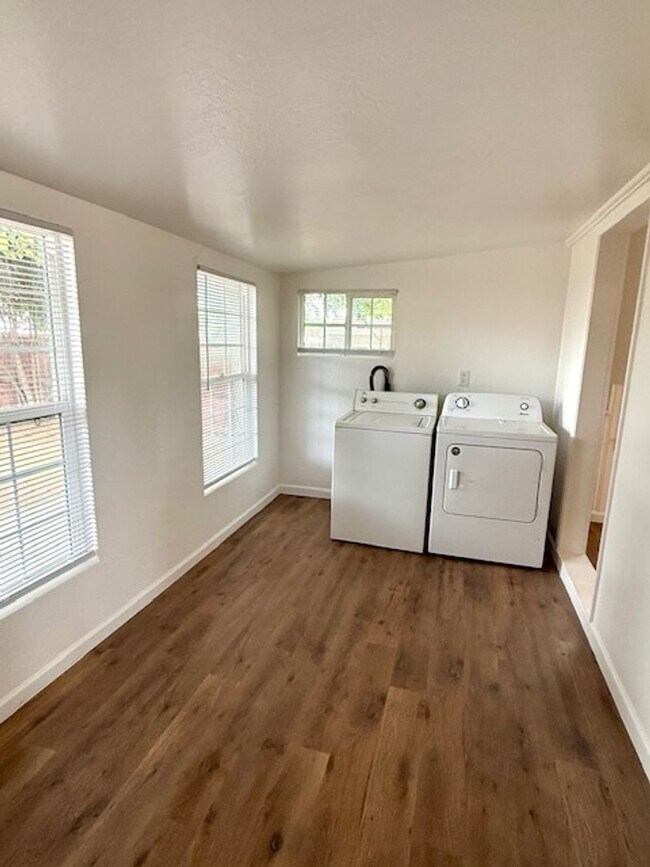 Building Photo - 619 N Plumas St