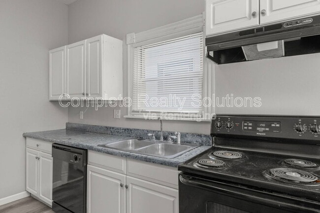 Building Photo - 4035 Schiller Pl
