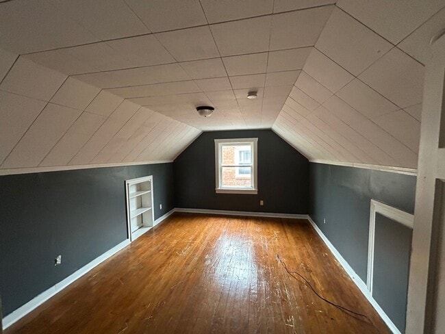 Building Photo - Beautiful 3 bedroom in Maple Hts